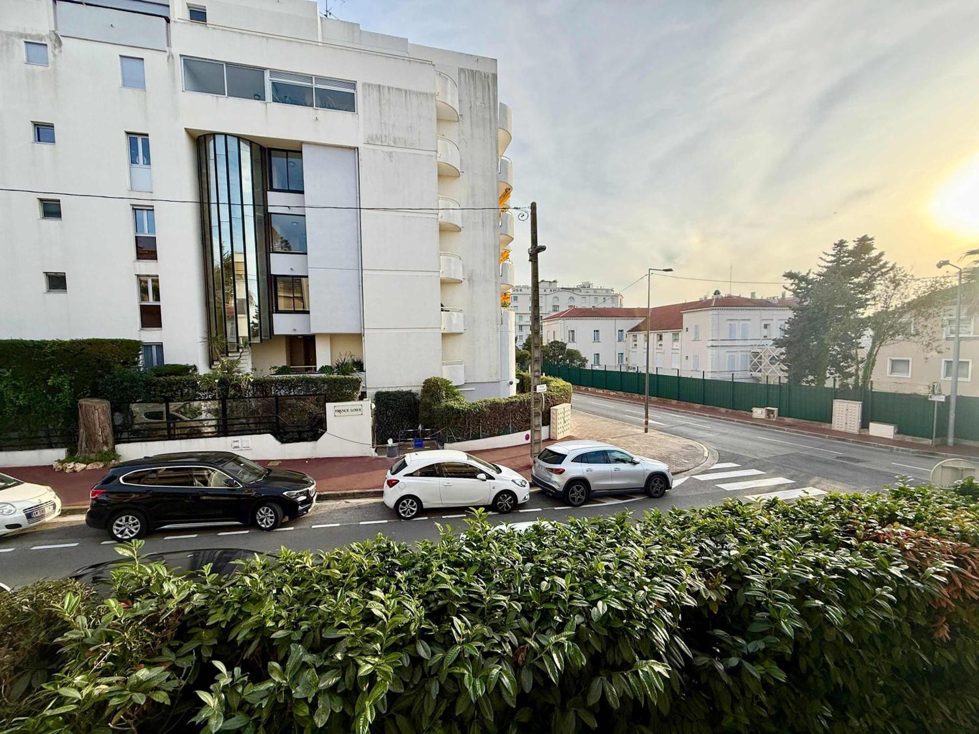 Appartement B007 Grand Lumineux 4 Proche Centre *